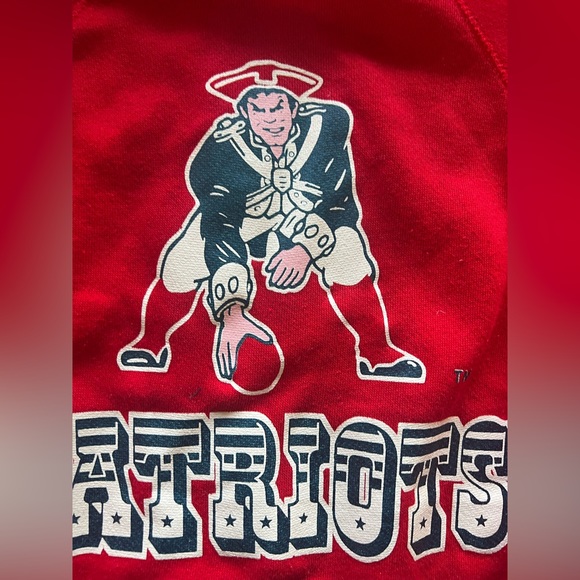 classic pat patriots NFL sweatshirt W or M s/m Vintage New England Patriots! - Picture 2 of 3